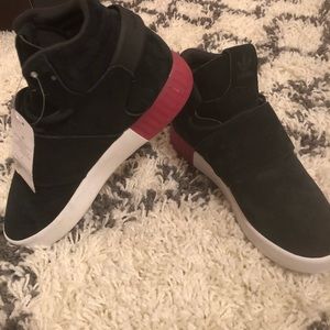 NWT Adidas Tubular Invader Strap! Size 6